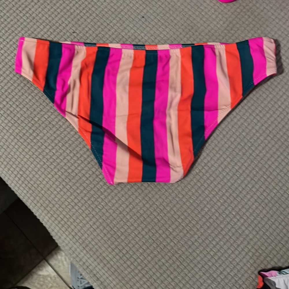 Shade & Shore 3 pieces swim bikini. Size S juniors - Picture 3 of 10